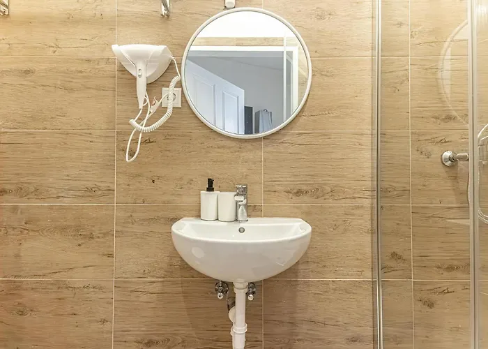 Comfy 1br In Great Location Ideal For Long * וינה